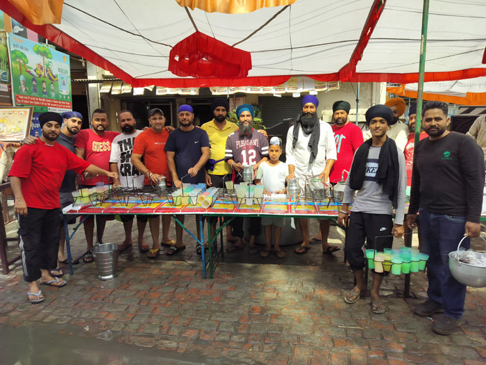 Devoted to the Martyrdom Day of Shri Guru Arjan Dev ji, the residents of Alachour Nagar village serving the cold sweet water chhabil at Adda Alachour.